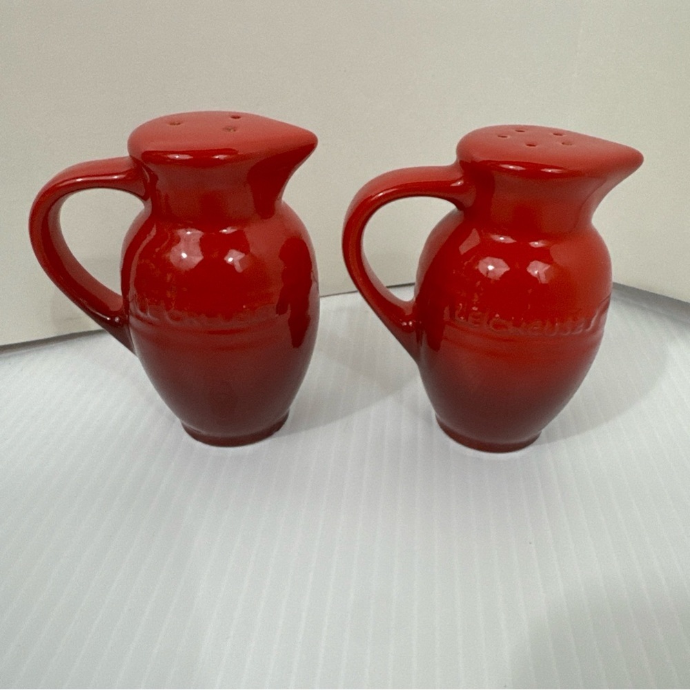 Le Creuset Cerise Ombre Red Salt & Pepper Shakers Handles Jug Style